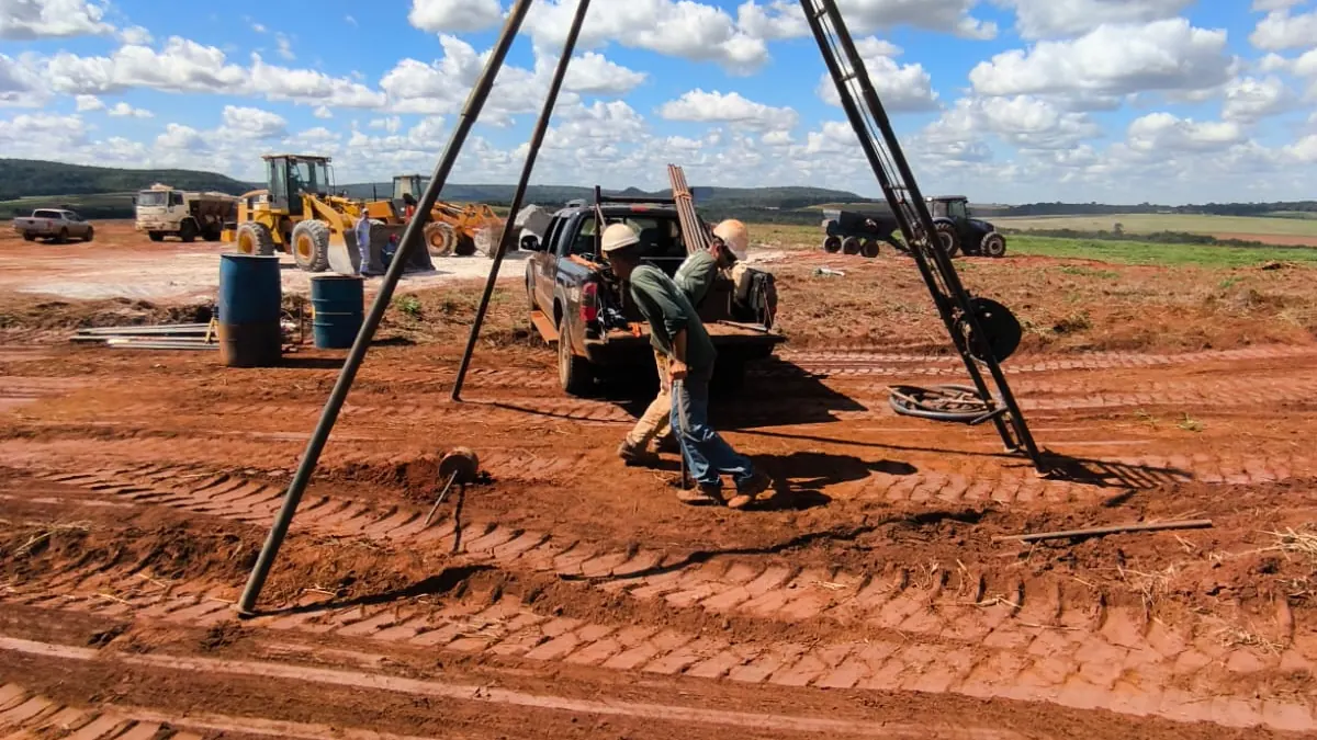 Análise de amostras de solo coletadas durante sondagem SPT